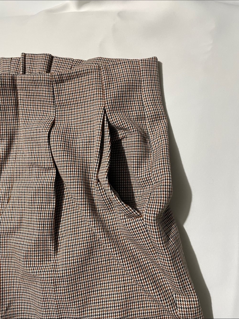 Classic Women’s Tapered Pants in Brown Check - Picture 7 of 7